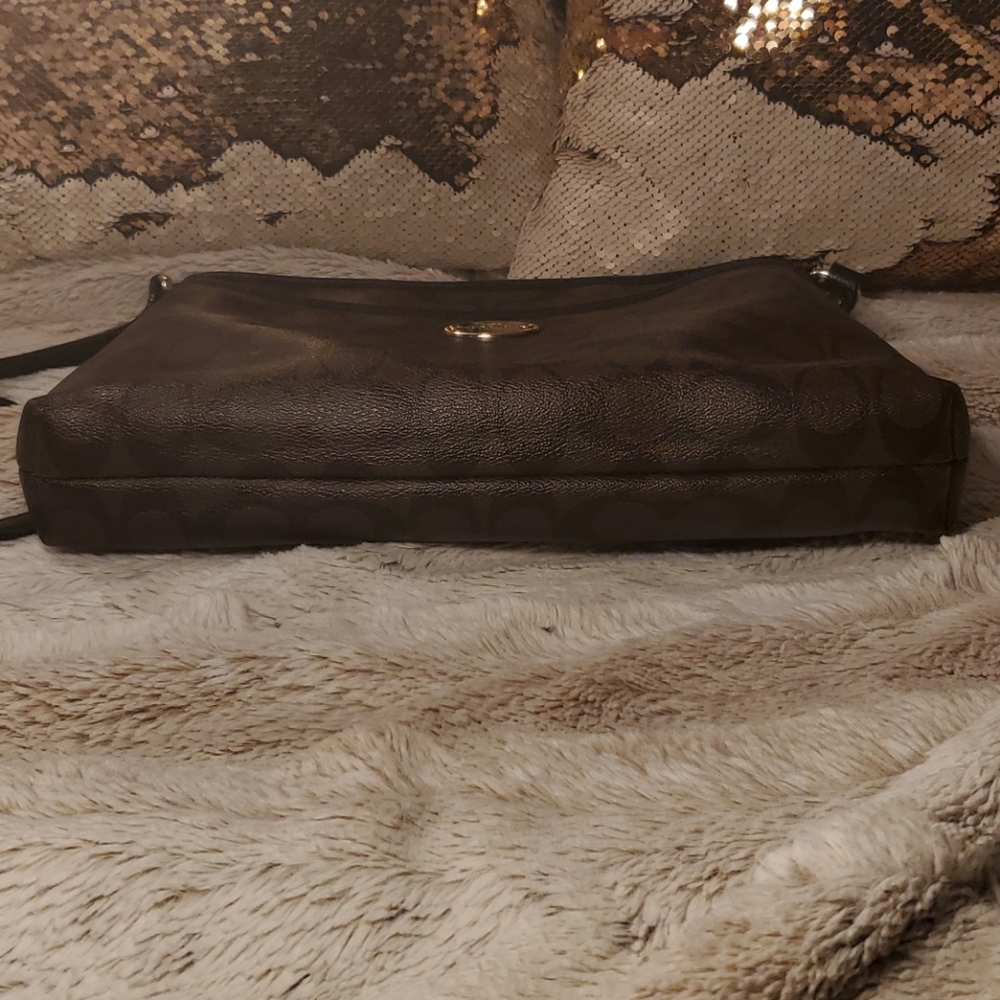 Authentic Coach Crossbody File Bag - Picture 4 of 13